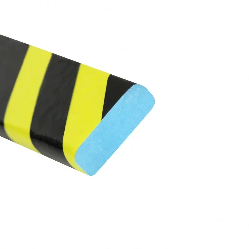 Černo-žlutá pěnová výstražná ochrana zdí, stěn PI-4 - délka 100 cm, šířka 3,3 cm, výška 1 cm