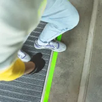 Modrá výstražná samolepicí páska - délka 25 m, šířka 1,9 cm
