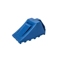 Modrý plastový bezpečnostní zakládací klín pod kola - délka 21 cm, šířka 10 cm, výška 9 cm