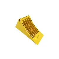 Žlutý plastový protiskluzový zakládací klín pod kola E53 - délka 46,7 cm, šířka 19,8 cm, výška 22,5 cm