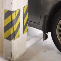 Černo-žlutá pěnová lamelová ochrana zdí, stěn - délka 30 cm, výška 20 cm, tloušťka 1 cm