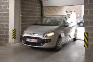 Černo-žlutá pěnová ochrana rohů zdí, stěn - délka 50 cm, šířka 12,5 x 12,5 cm, tloušťka 2,5 cm