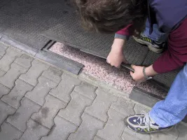 Plastová plná zesílená interierová podlahová deska FLOMA RePVC T609Z - délka 80 cm, šířka 60 cm, výška 2,2 cm