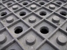 Plastová děrovaná podlahová deska FLOMA Paddock RePVC T613A - délka 120 cm, šířka 80 cm, výška 4,3 cm