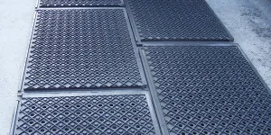 Plastová děrovaná podlahová deska FLOMA Paddock RePVC T613A - délka 120 cm, šířka 80 cm, výška 4,3 cm