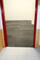 Plastová hladká kuličková puzzle podlahová deska FLOMA RePVC T621P - délka 116 cm, šířka 78 cm, výška 1,2 cm