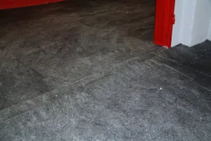 Plastová hladká kuličková puzzle podlahová deska FLOMA RePVC T621P - délka 116 cm, šířka 78 cm, výška 1,2 cm