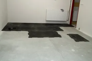 Plastová hladká kuličková puzzle podlahová deska FLOMA RePVC T621P - délka 116 cm, šířka 78 cm, výška 1,2 cm