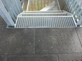 Plastová kamínková podlahová deska FLOMA RePVC T607 - délka 80 cm, šířka 60 cm, výška 2,2 cm