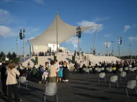 Plastová zátěžová podlahová deska FLOMA RePVC T602 - délka 120 cm, šířka 80 cm, výška 4,3 cm