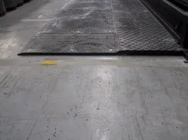 Plastová zátěžová podlahová deska FLOMA RePVC T602 - délka 120 cm, šířka 80 cm, výška 4,3 cm