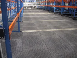 Plastová zátěžová podlahová deska FLOMA RePVC T602 - délka 120 cm, šířka 80 cm, výška 4,3 cm