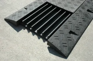 Černý plastový kabelový most (4x35x35, 1x35x40) FLOMA CPR27 - délka 80 cm, šířka 60 cm, výška 6 cm