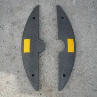 Černý plastový koncový univerzální zpomalovací práh (30 km/h) "samice" SB40 - délka 15 cm, šířka 80 cm, výška 5,2 cm