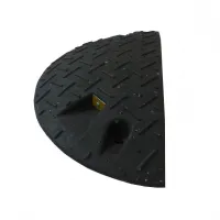 Černý plastový koncový zpomalovací práh (10 km/h) SB10 - délka 21,5 cm, šířka 43 cm, výška 6 cm