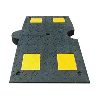 Černý plastový průběžný univerzální zpomalovací práh (30 km/h) SB40 - délka 40 cm, šířka 80 cm, výška 5,2 cm