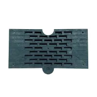 Černý plastový průběžný univerzální zpomalovací práh (30 km/h) SB40 - délka 40 cm, šířka 80 cm, výška 5,2 cm