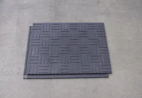 Plastová stájová podlahová deska FLOMA RePVC T611 - délka 80 cm, šířka 60 cm, výška 2,2 cm