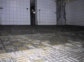 Plastová stájová podlahová deska FLOMA RePVC T611 - délka 80 cm, šířka 60 cm, výška 2,2 cm