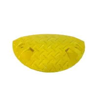 Žlutý plastový koncový zpomalovací práh (10 km/h) SB10 - délka 21,5 cm, šířka 43 cm, výška 6 cm