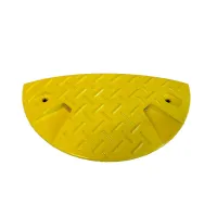 Žlutý plastový koncový zpomalovací práh (20 km/h) SB20 - délka 21,5 cm, šířka 43 cm, výška 5 cm