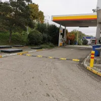 Žlutý plastový koncový zpomalovací práh (20 km/h) SB20 - délka 21,5 cm, šířka 43 cm, výška 5 cm