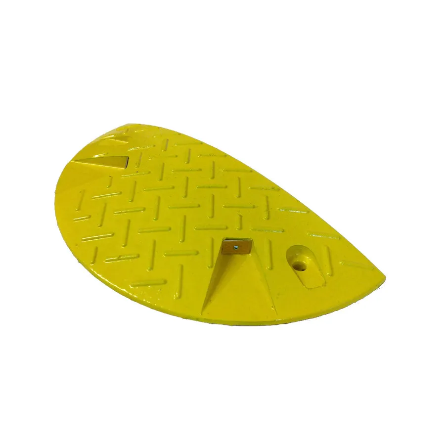 Žlutý plastový koncový zpomalovací práh (20 km/h) SB20 - délka 21,5 cm, šířka 43 cm, výška 5 cm
