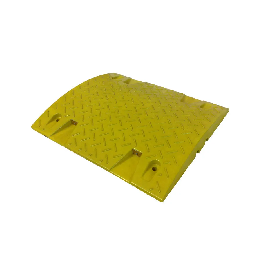 Žlutý plastový průběžný zpomalovací práh (20 km/h) SB20 - délka 50 cm, šířka 43 cm, výška 5 cm