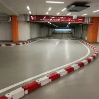 Bílý plastový silniční obrubník RePVC - délka 58 cm, šířka 16 cm, výška 15,8 cm