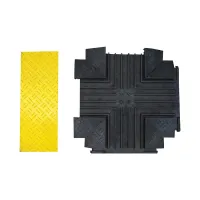 Černo-žlutý plastový kabelový most "křižovatka" (4x35x35, 1x35x40) FLOMA CPR27 - délka 80 cm, šířka 80 cm, výška 6 cm