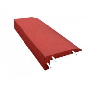 Červený gumový kryt obrubníku - délka 100 cm, šířka 40 cm a výška 15 cm