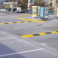 Černý plastový koncový díl "samec" pro vodicí prahy CZ 3 - délka 49 cm, délka 24,8 cm, výška 9 cm