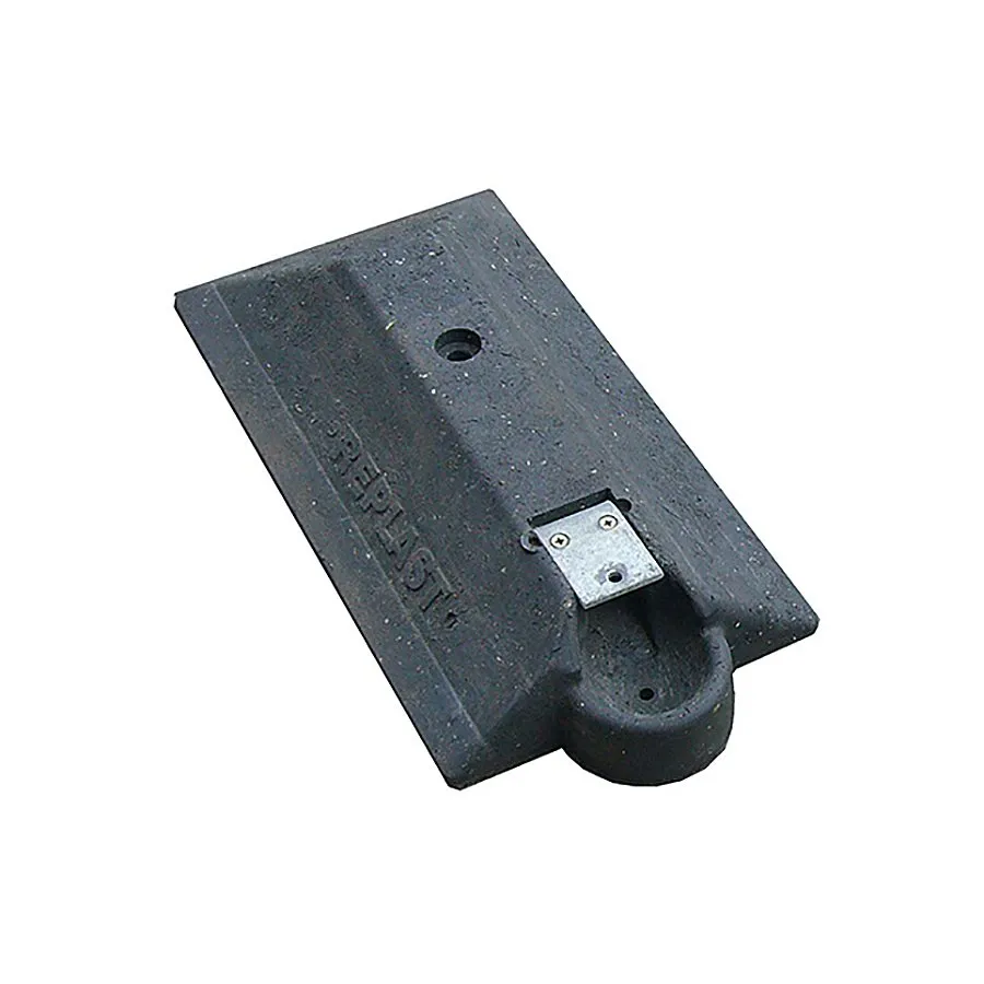 Černý plastový koncový díl "samice" pro vodicí prahy CZ 3 - délka 49 cm, délka 24,8 cm, výška 9 cm