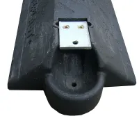 Černý plastový silniční vodicí práh CZ 3 - délka 109,5 cm, délka 24,8 cm, výška 9 cm