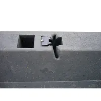 Černý plastový silniční vodicí práh CZ 3 - délka 109,5 cm, délka 24,8 cm, výška 9 cm