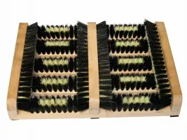 Dřevěný kartáčový čistič bot a podrážek obuvi FLOMA BootScraper - délka 27 cm, šířka 36 cm Dřevěný kartáčový čistič bot a podrážek obuvi FLOMA BootScraper - délka 27 cm, šířka 36 cm