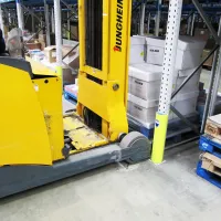 Žlutá plastová ochrana regálů pro stojiny regálů 70-87 mm Rack Armour sz-S - výška 60 cm