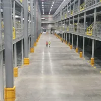 Žlutá plastová extra odolná ochrana sloupů (chránič) McCue - šířka 45-55 cm, výška 110 cm, tloušťka 12,5 cm - 4 ks