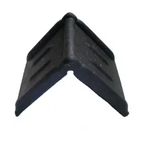 Černá plastová ochrana hran obalů, palet (hrana) - délka 15 cm, šířka 15 cm