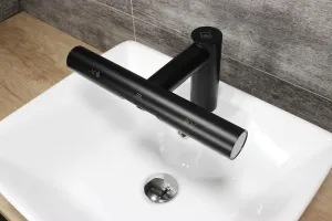 Černý nerezový bezdotykový vysoušeč rukou ve vodovodní baterii Jet Dryer AIRTAP Černý nerezový bezdotykový vysoušeč rukou ve vodovodní baterii Jet Dryer AIRTAP