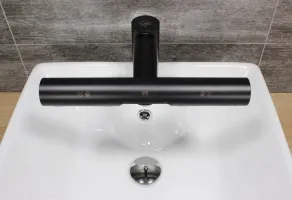 Černý nerezový bezdotykový vysoušeč rukou ve vodovodní baterii Jet Dryer AIRTAP Černý nerezový bezdotykový vysoušeč rukou ve vodovodní baterii Jet Dryer AIRTAP