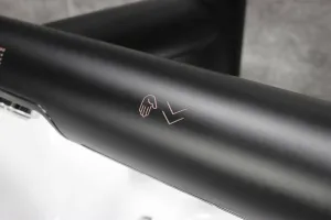 Černý nerezový bezdotykový vysoušeč rukou ve vodovodní baterii Jet Dryer AIRTAP Černý nerezový bezdotykový vysoušeč rukou ve vodovodní baterii Jet Dryer AIRTAP