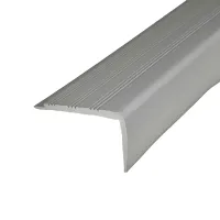 Šedá plastová (PVC) protiskluzová schodová hrana F208 - délka 150 cm, šířka 8,2 cm, výška 4,5 cm