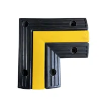 Černo-žlutý gumový rohový kabelový most (1x25x25) FLOMA CPR24 - délka 25 cm, šířka 25 cm, výška 3 cm