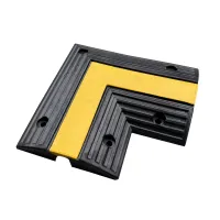 Černo-žlutý gumový rohový kabelový most (1x30x30) FLOMA CPR11 - délka 30 cm, šířka 30 cm, výška 4 cm