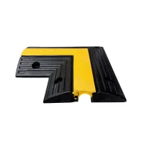 Černo-žlutý gumový rohový kabelový most (1x30x30) FLOMA CPR11 - délka 30 cm, šířka 30 cm, výška 4 cm