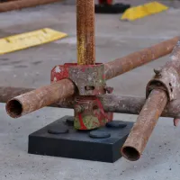 Plastový podkládací blok "4P" FLOMA PC10 - délka 23,8 cm, šířka 23,8 cm, výška 2,6 cm