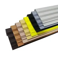 Žlutá plastová (PVC) protiskluzová schodová hrana F421 - délka 150 cm, šířka 8,2 cm, výška 4,5 cm