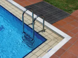 Černá plastová terasová zahradní dlažba - délka 40 cm, šířka 40 cm, výška 2 cm