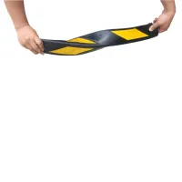 Černo-žlutá gumová ochrana rohů zdí, stěn FLOMA WP47 - délka 60 cm, šířka 10 x 10 cm, tloušťka 1 cm